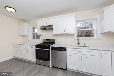 9978 Hegerman St, Philadelphia, PA 19114 - photo 6