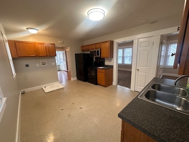 383 Newbury St unit 2nd, Springfield, MA 01104 - photo 3