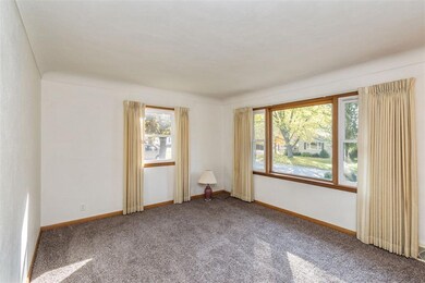 Living Room - new carpet on main level!