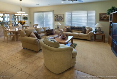 Overall View/Living Room