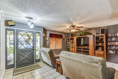 family room 2