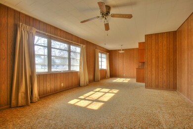 210 W Morse St, Fredericksburg, TX 78624 - photo 5