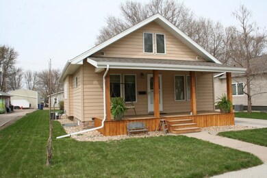 924 E 6th Ave, Mitchell, SD 57301 - photo 3