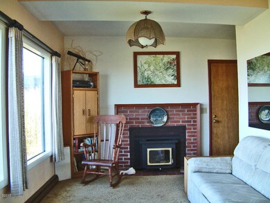 3 Living room, north wall