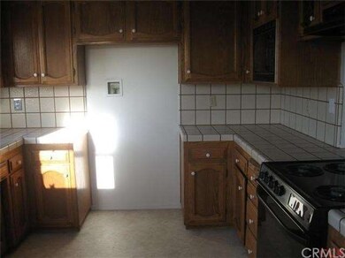Good kitchen work space.