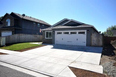 863 Virginia Dr, Central Point, OR 97502 - photo 4