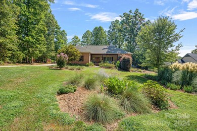 135 Pondhaven Cir, Mooresville, NC 28117 - photo 2