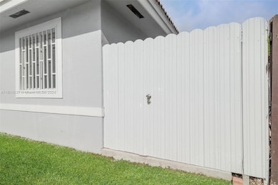 21870 SW 112th Ave unit B, Miami, FL 33170 - photo 2