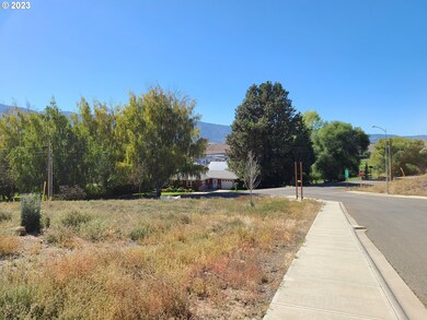 104 NW Claire St unit 3, Enterprise, OR 97828 - photo 2