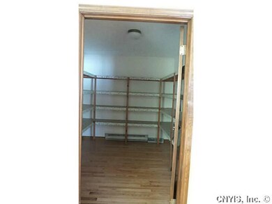 Kitchen Kitchen walk-in Pantry