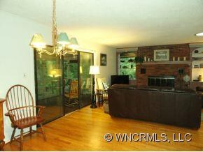 Looking from Dining to Livingr
