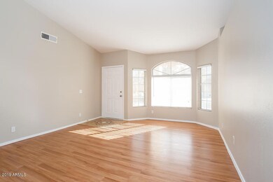 002-photo-living-room-6619348