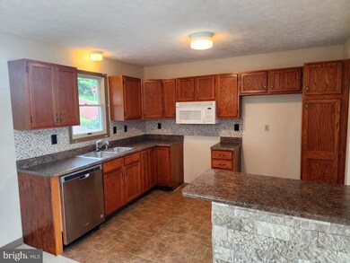 720 Yale St, Cumberland, MD 21502 - photo 2