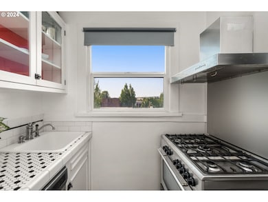 1631 NW Everett St unit 301, Portland, OR 97209 - photo 7