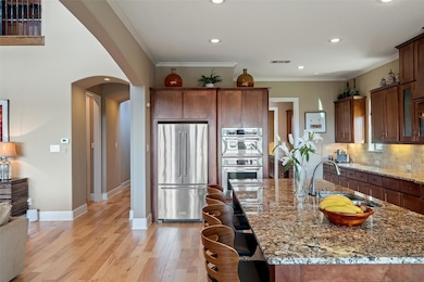 Kitchen with appliances with stainless steel fini