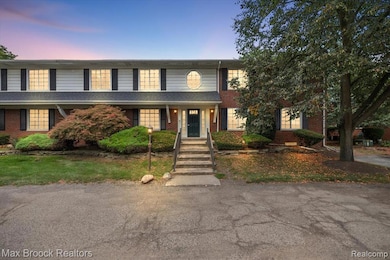 2449 Mulberry Square unit 31, Bloomfield Hills, MI 48302 - photo 2