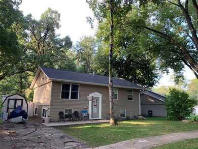 1433 Yuma Dr NW, Cedar Rapids, IA 52405 - photo 2