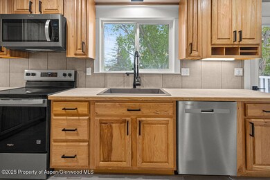 885 Stout St, Craig, CO 81625 - photo 4