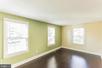 13812 Fount Beattie Ct, Centreville, VA 20121 - photo 4