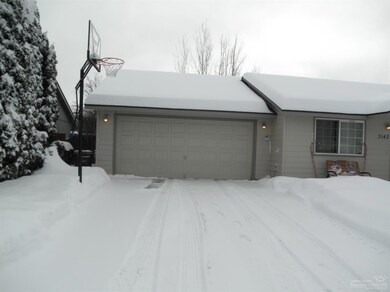 3142 SW Reindeer Ct, Redmond, OR 97756 - photo 3