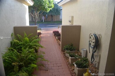 11619 NW 48th Ln, Doral, FL 33178 - photo 4