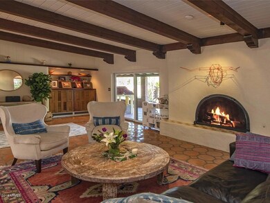 006_Living Room