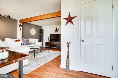 8639 Spring Creek Ct, Springfield, VA 22153 - photo 4