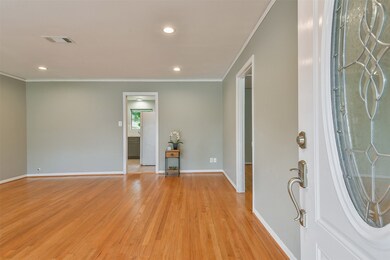 2102 Saxon Dr, Houston, TX 77018 - photo 7