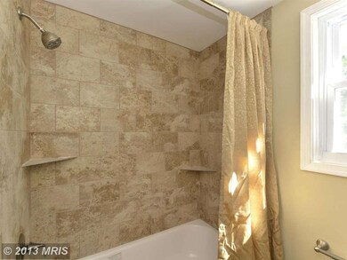 948 Foxridge Ln, Essex, MD 21221 - photo 7