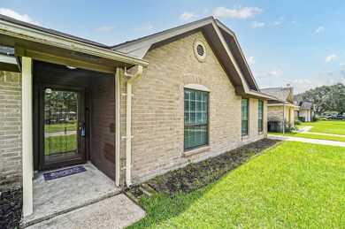 3103 Quail Run Dr, Alvin, TX 77511 - photo 2