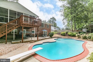 18412 Cedar Dr, Triangle, VA 22172 - photo 2