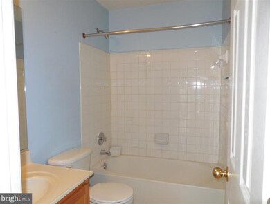 9076 Two Bays Rd, Lorton, VA 22079 - photo 6