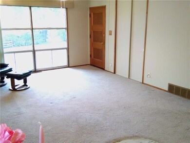 Fresh, clean & bright! Carpet was just shampooed a
