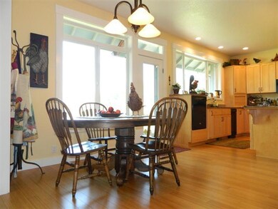 643 Seclusion Loop, Grants Pass, OR 97526 - photo 7