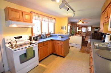 16 Greenlay St, Nashua, NH 03063 - photo 2