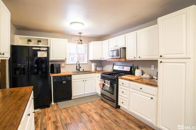 984 E Greenbrae Dr, Sparks, NV 89434 - photo 6