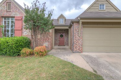 Cute 3b2b2c with fenced yard and lots of updates!
