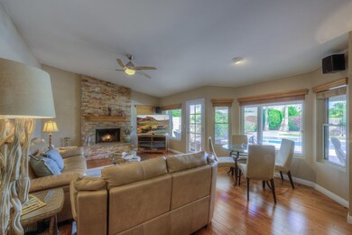 005_Family Room