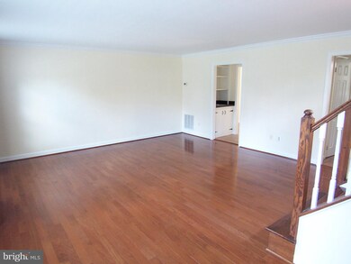 6862 Mclean Province Cir, Falls Church, VA 22043 - photo 3