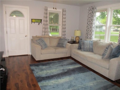 131 N Hughes St, Columbus, IN 47201 - photo 6