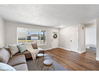 492 W Olympic St, Springfield, OR 97477 - photo 7