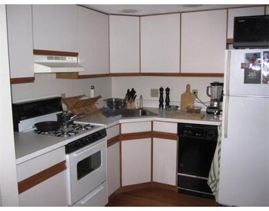 2A Baldwin Place unit 6, Boston, MA 02113 - photo 2