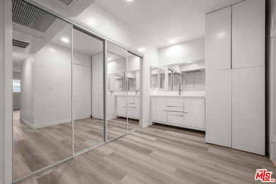 423 S Rexford Dr unit 202, Beverly Hills, CA 90212 - photo 5