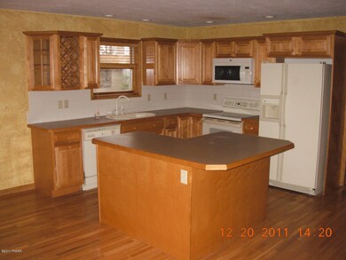 121 Rodeo Ln, Lords Valley, PA 18428 - photo 2