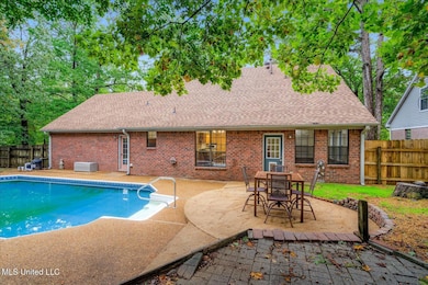 29-29-2627691mi-4040 Windermere Dr