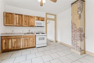 Kitchen / Living Area