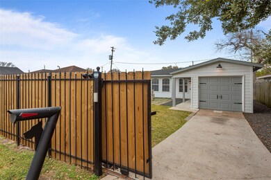 6714 Driftwood St, Houston, TX 77021 - photo 2