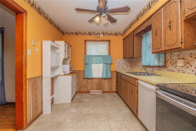 1404 S 6th St, Mattoon, IL 61938 - photo 5