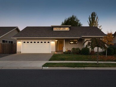 387 SW Wagner Meadows Dr, Grants Pass, OR 97526 - photo 2