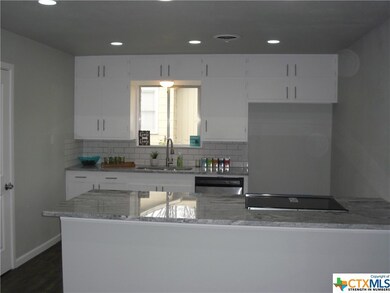 958 E Cedar St, Seguin, TX 78155 - photo 4